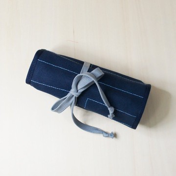 捲筒式筆袋 變身