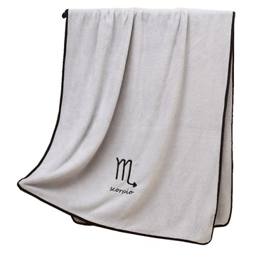 QIDINA 珊瑚絨蓬鬆星座親膚超吸水浴巾 J 款式隨機  淡雅淺灰  1個