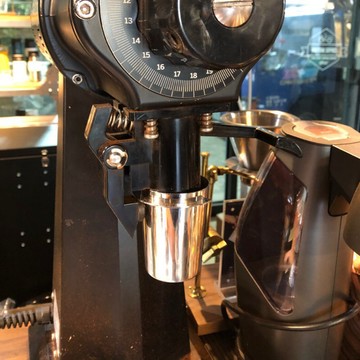 MINOS /KONA 商用 不鏽鋼 磨豆機 接粉杯 帶卡口 可夾在磨豆機上 直接倒入沖煮把手『93 coffee』