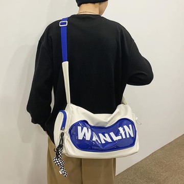 潮牌日系斜挎包男士手提單肩包大容量簡約旅行李包袋運動健身包女