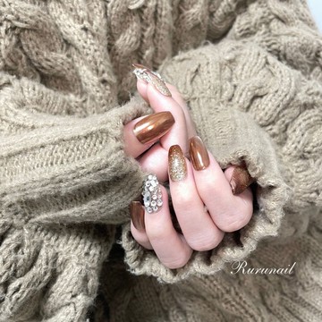 棕色磁石 × 亮粉 / 水鑽滿鋪美甲貼片