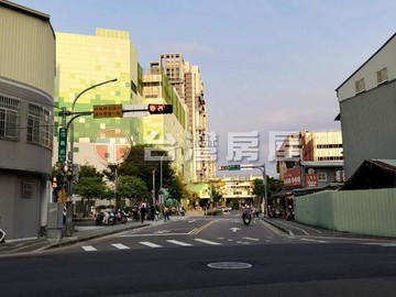 東區三井百貨黃金透天店面｜台中市東區信義街