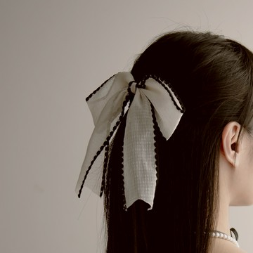 QUEENSHOP 女裝 正韓 透透光澤花邊蝴蝶結髮夾 兩色售 *現+預*【07090370】