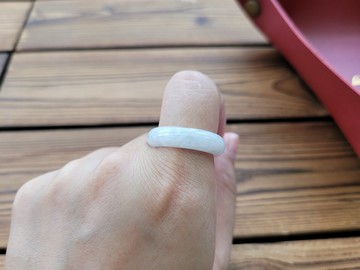 【親翠】天然翡翠 冰白月光一抹色花手指鐲16號戒圈