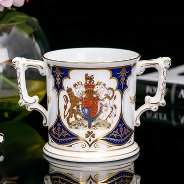 王者之風Royal Crown Derby 1996女王七十壽辰燦金雙耳骨瓷馬克杯