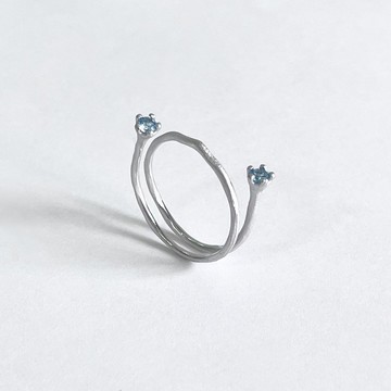 Mollis 戒指 (瑞士藍托帕石) 砂磨處理