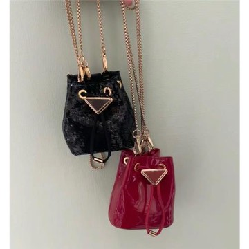 TRIANGLE C/24早春新款水鉆迷你mini水桶包漆皮閃片鏈條水桶包