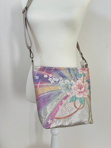 和服腰帶改造單肩包 花卉圖案 × 銀色 拉鍊開闔