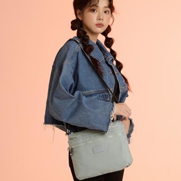 【金安德森】輕甜旅程 圓弧簡約斜側包-淺湖藍
