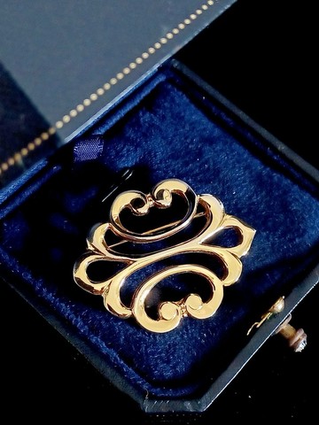 vintage jewelry GJD  金色經典雲形符號 別針 胸針