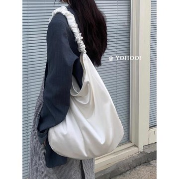 YOHOO!/ins簡約質感褶皺黑白綢緞面百搭大容量單肩包帆布袋書包女