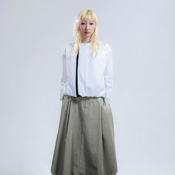 配色拼接泡泡襬上衣