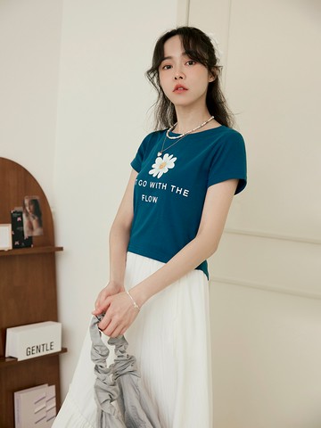 字母小花印花短版短袖上衣