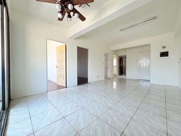 西子灣|中山大學|捷運旁三面採光便宜三樓公寓｜高雄市鼓山區臨海二路