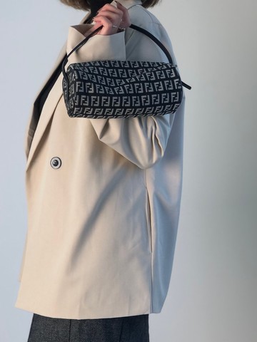 【 日本直送 名牌中古包 】FENDI 芬迪 緹花手提包 黑色 緹花 設計師款 配件包 vintage 舊款 zrasnu