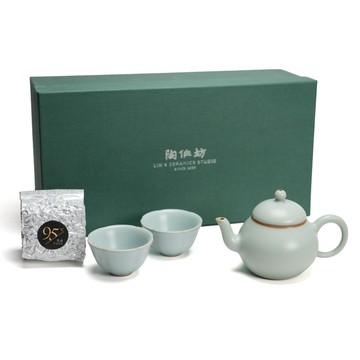 陶作坊│中秋．大宗送禮│壺知己梨型壺_粉青禮盒組(1壺2杯含茶葉)