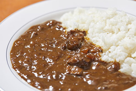 日本海牧場の黒にんにくと牛すじ肉の米粉カレー 5袋（1袋 180ｇ）＜冷凍＞ 牛肉 カレー・牛すじカレー・黒にんにく ※レンジで温める時は器にあけてください