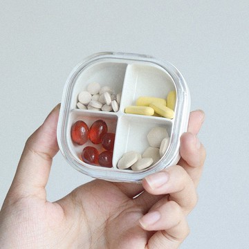 日本霜山 便攜式4格雙層密封藥盒/飾品收納盒-3入