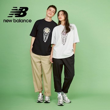 【New Balance】插圖短袖上衣_男性_淺灰色_MT44585AHH
