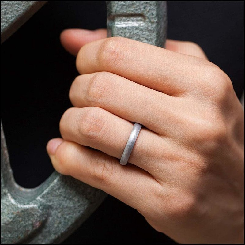 幅2.5mmx厚さ1.8mm 重ね付け可能 幅狭め シリコン製 結婚指輪