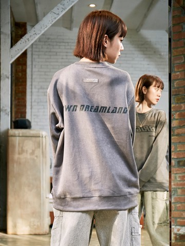 麂皮絨英文字大學T