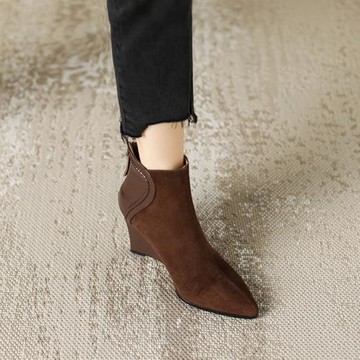 手工復古拼接坡跟尖頭靴子女鞋