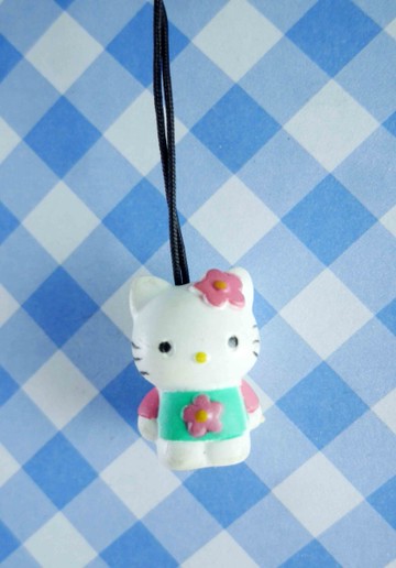 【震撼精品百貨】Hello Kitty 凱蒂貓~KITTY手機吊飾-KITTY站姿造型-綠色衣服