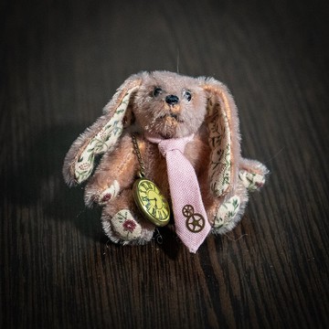 帶時鐘的小兔子| 高分辨率照片| CLIPARTO微型馬海毛泰迪熊