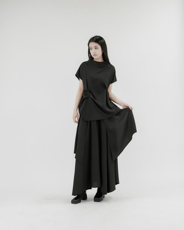 MUKK DESIGN 抓褶造型尖角半袖上衣