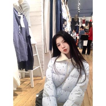 瑞拉 90白鴨絨超好看羽絨服短款印花大翻領冬季外套女款上衣寬松