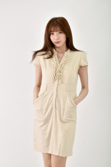 (M) 排扣杏色洋裝