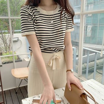 冰絲針織條紋正肩短袖t恤女2026年夏季新款洋氣內搭減齡短款上衣