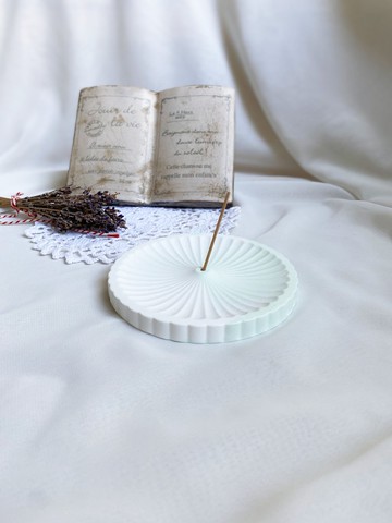 好日手作。圓形線條花紋線香座擺飾裝飾香氛儀式聖誕禮物新年