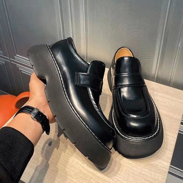 新款大頭厚底英倫風黑色小皮鞋松糕底大碼情侶樂福鞋女真皮