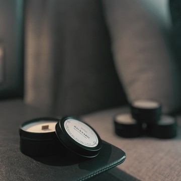 【Sa'Vee】No.26 Backyard 後花園 旅行蠟燭50g 附旅行束口袋 （令人愉悅的花香）