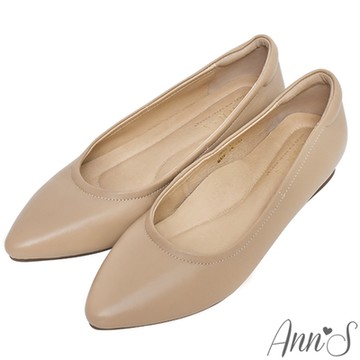Ann’S舒適選擇-素面真皮小羊皮隱形坡跟尖頭包鞋-奶茶杏