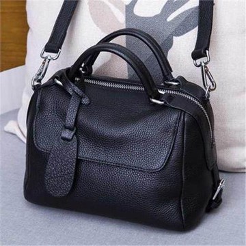 香港品牌歐洲站手提斜跨小包女新款時尚真皮寬帶斜挎包女單肩枕包