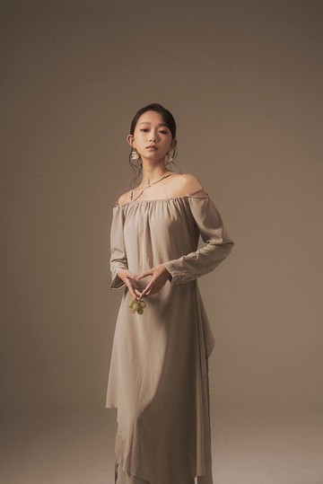 霧綠平肩抽繩後綁帶洋裝