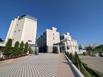 彰化市崙美路美崙美奐電梯雙車位四大套房造鎮別墅｜彰化縣彰化市崙美路