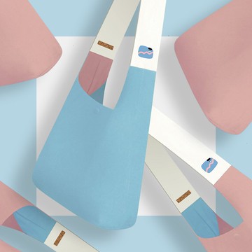 【 生日禮物 x 雙面可用 】翻白眼 x 手感夾心帆布包－寶寶藍