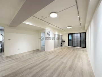 超大室內30坪｜走路到崇光國小｜大里3房附車位｜台中市大里區西榮路