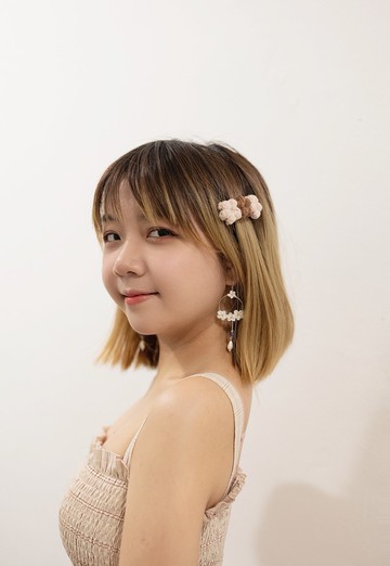 手作鈎織泡芙花髮夾 可選三種不同顏色 請在下單前註明顔色