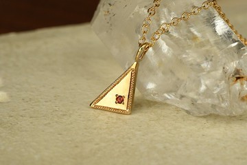 舊日時光的碎片 石榴石