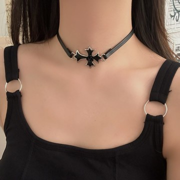 【台灣公司 可打統編】免運 黑色玫瑰花choker項鏈鎖骨鏈女皮革十字架頸鏈朋克風頸帶脖子項圈 可開發票 全館五折 工廠現貨直銷 新品特價 z9211