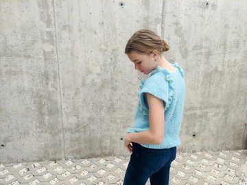 美麗的淺藍色絲綢羊毛襯衫