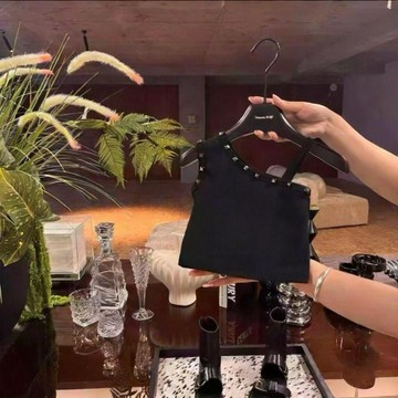 9425 名老客回籠✨26夏季新款女童美式甜酷鉚釘不對稱吊帶背心女寶外貿爆款斜肩無袖QDM2
