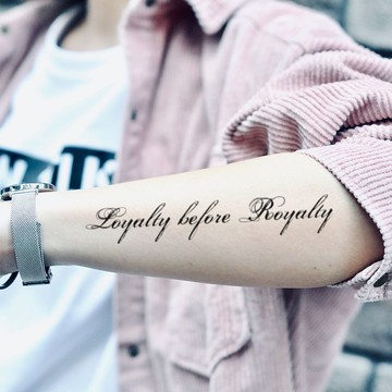 OhMyTat 英文字句 Loyalty Before Royalty 刺青紋身貼紙 (2 張)