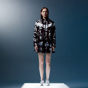 Daniel Wong 刻劃 DS 連帽剪接V運動外套(黑底白)(女款) - M