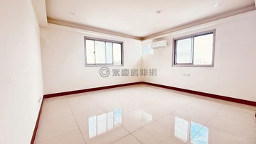 中原家樂福❤卓越廣場❤全新裝璜❤出租5套房+平車｜桃園市中壢區延平路
