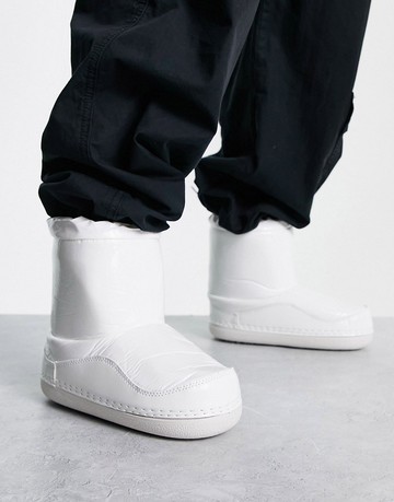 Truffle Collection padded short snow boots in cream-White
